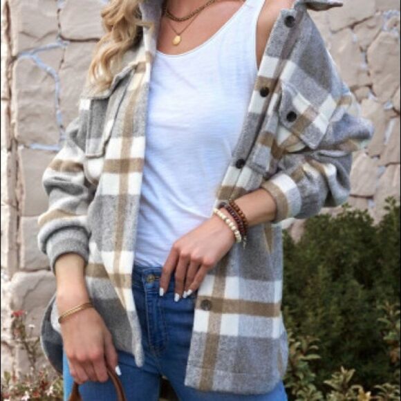 Plaid Oversized Flannel Shacket - Picture 4 of 9